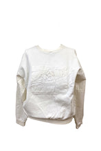 SWEATER RESTING COUPLE / LOVE SCENE