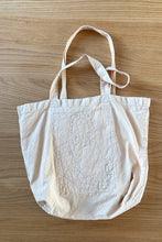 A&C SHOPPER BETH DITO & MARIA LASSNIG