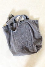 A&C SHOPPER GRACE JONES
